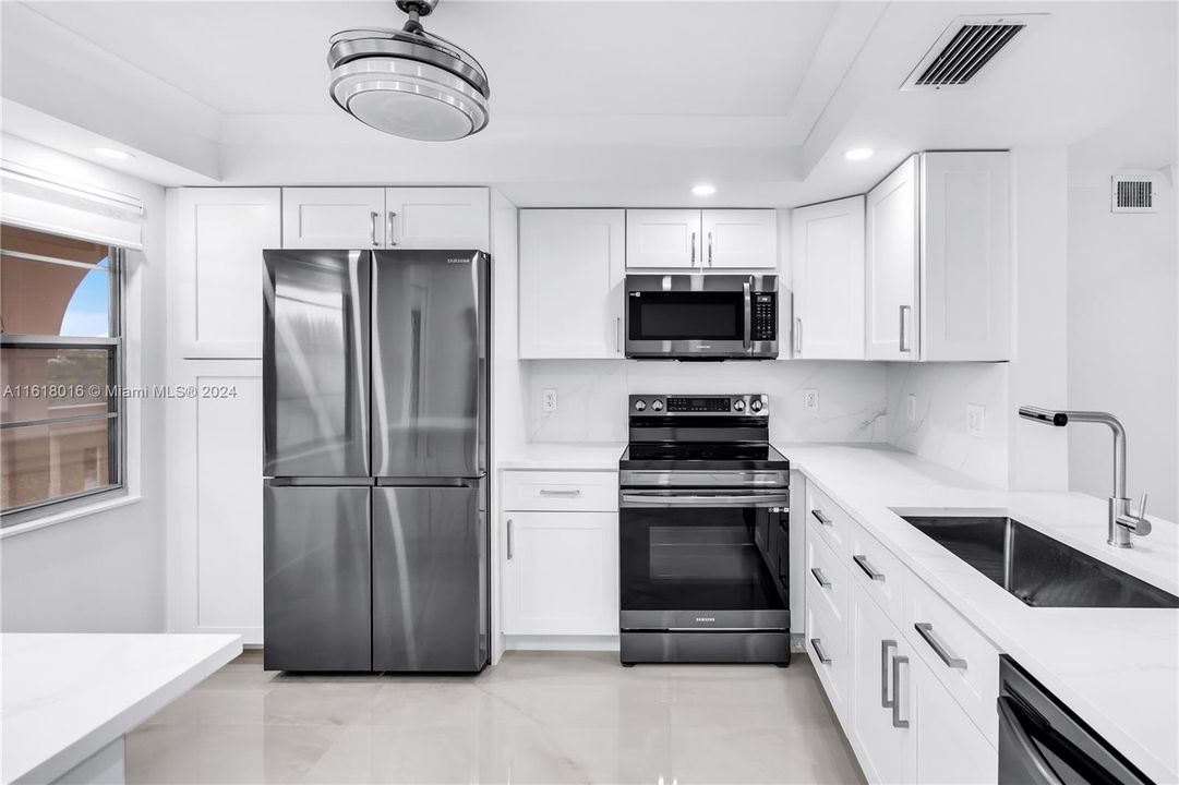 For Sale: $345,000 (2 beds, 2 baths, 1156 Square Feet)