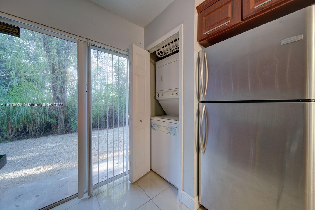 For Rent: $1,900 (2 beds, 2 baths, 822 Square Feet)