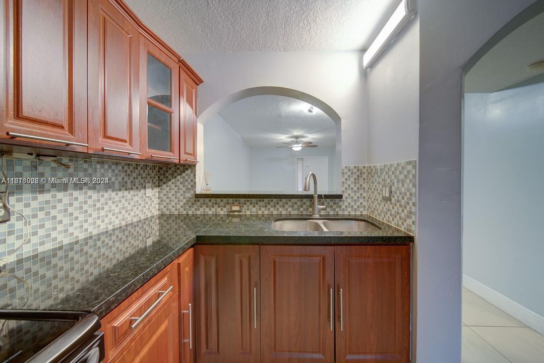 For Rent: $1,900 (2 beds, 2 baths, 822 Square Feet)