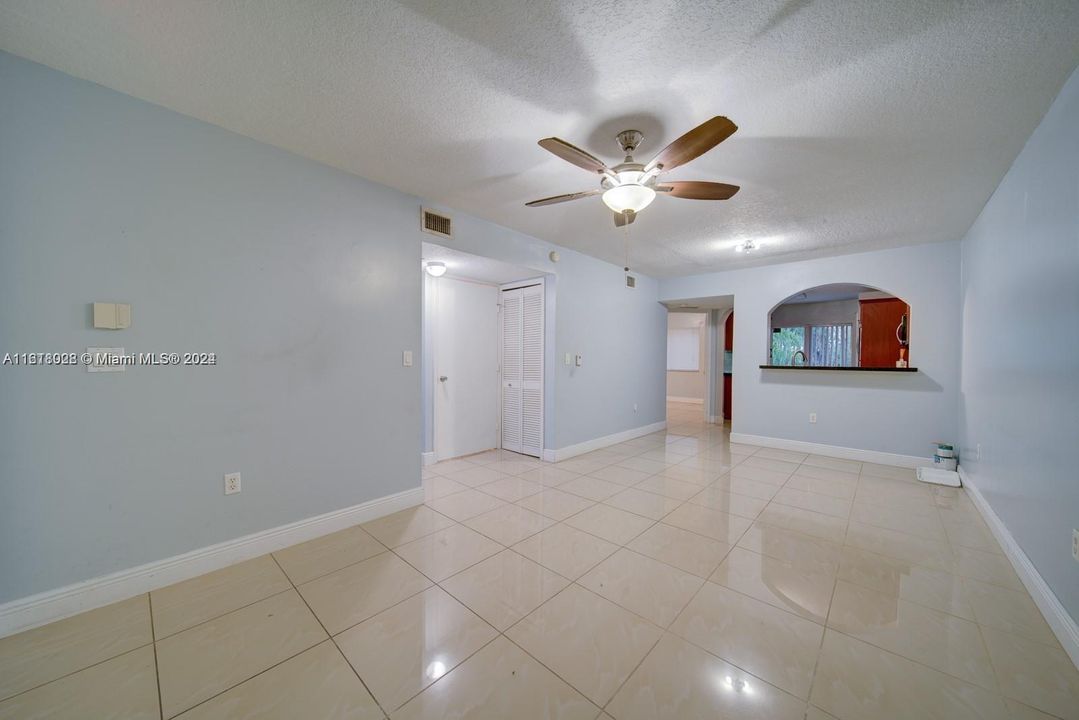 For Rent: $1,900 (2 beds, 2 baths, 822 Square Feet)