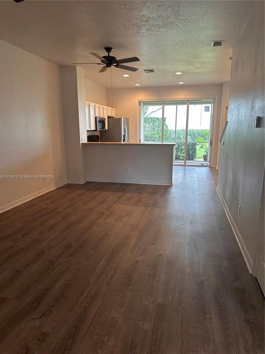 For Rent: $1,900 (2 beds, 2 baths, 1268 Square Feet)