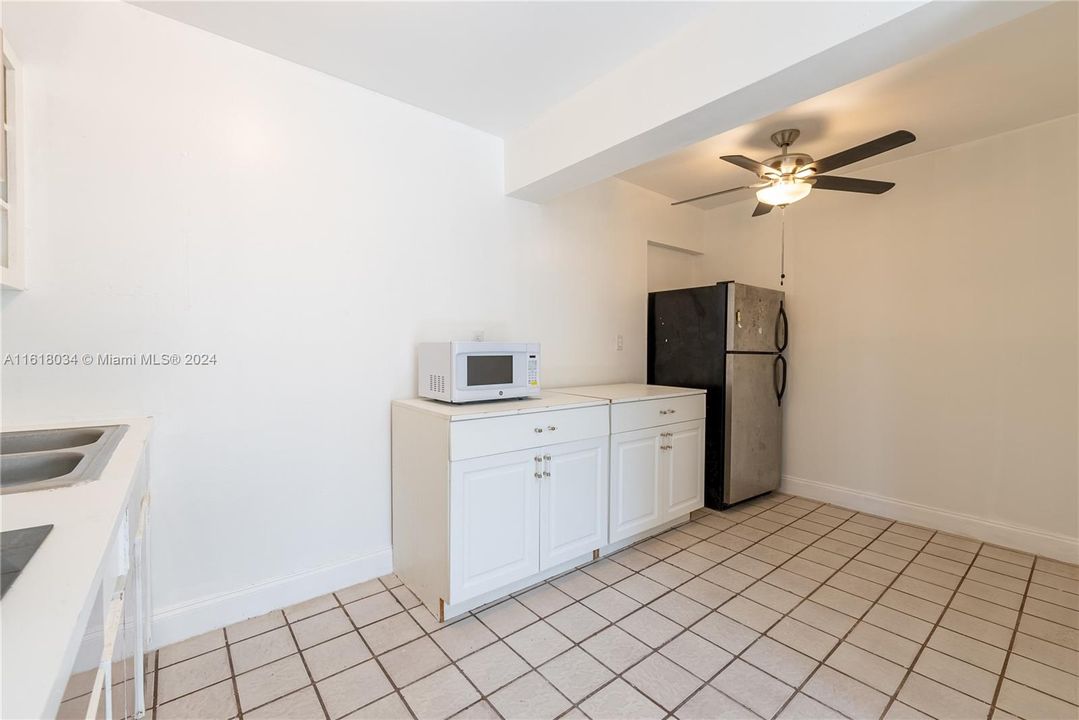 For Rent: $2,300 (2 beds, 1 baths, 2958 Square Feet)