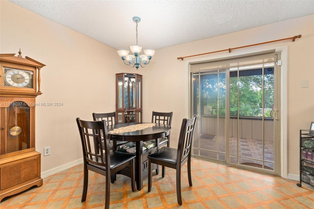 For Sale: $338,800 (2 beds, 2 baths, 900 Square Feet)