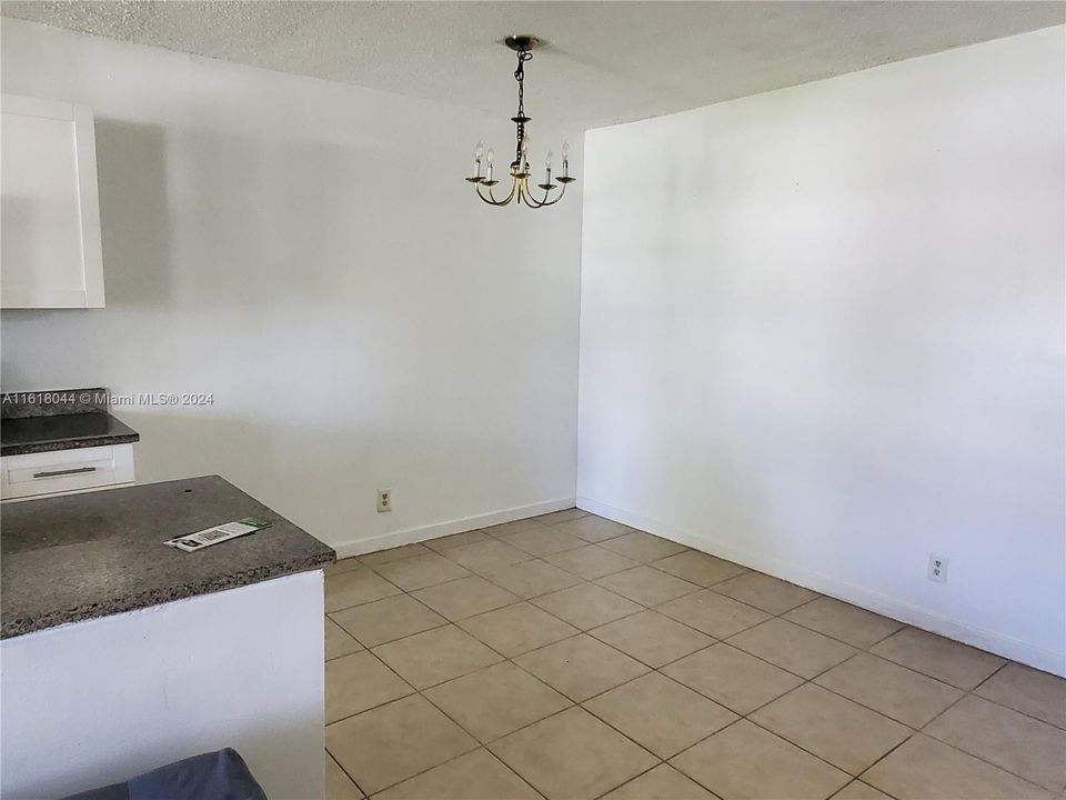 For Sale: $195,000 (1 beds, 1 baths, 658 Square Feet)