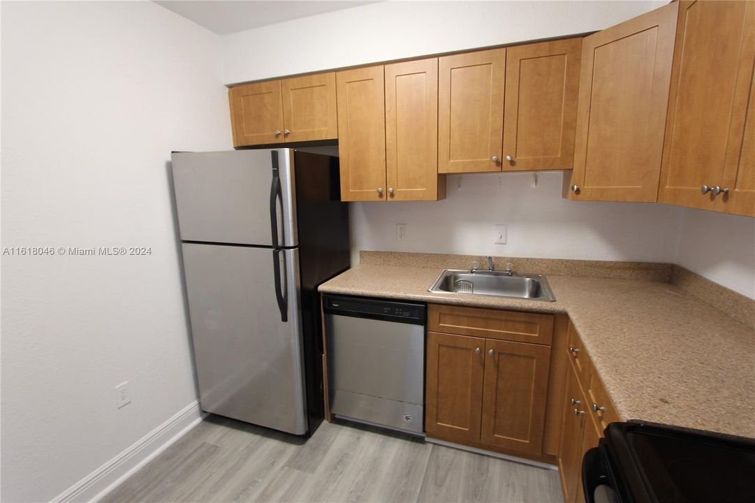 For Rent: $2,000 (1 beds, 1 baths, 810 Square Feet)