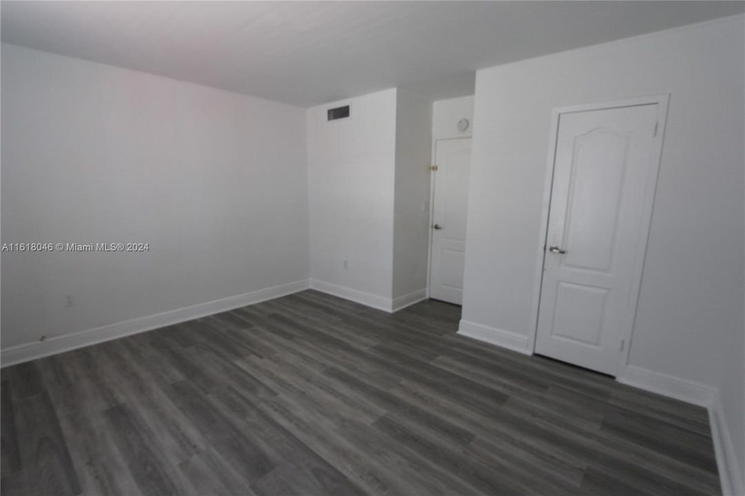 For Rent: $2,000 (1 beds, 1 baths, 810 Square Feet)