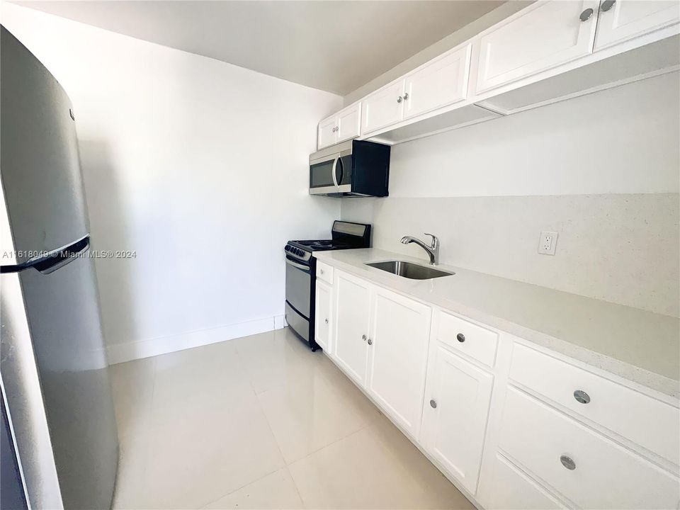 For Rent: $2,400 (2 beds, 1 baths, 3372 Square Feet)