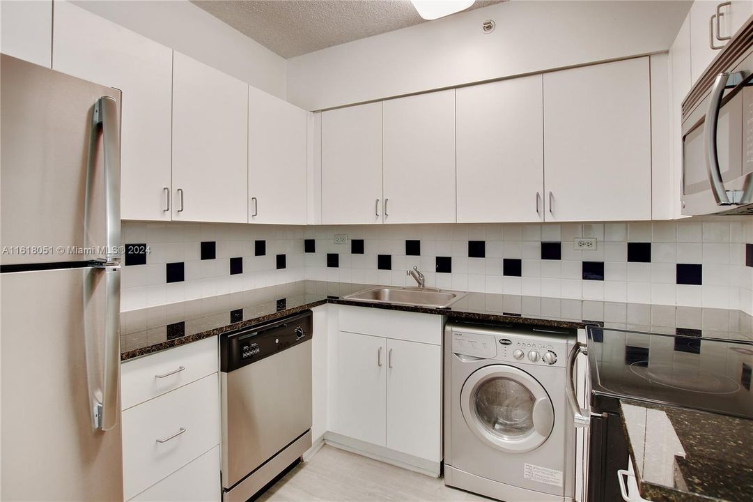 For Rent: $5,138 (2 beds, 2 baths, 1155 Square Feet)