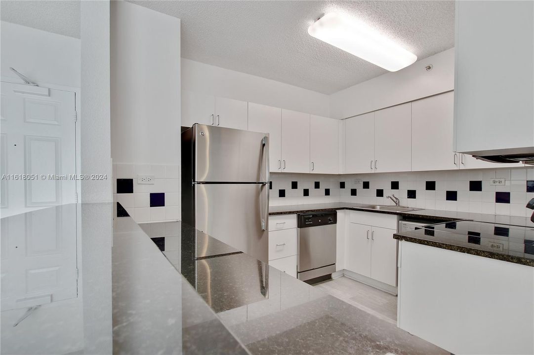 For Rent: $5,138 (2 beds, 2 baths, 1155 Square Feet)