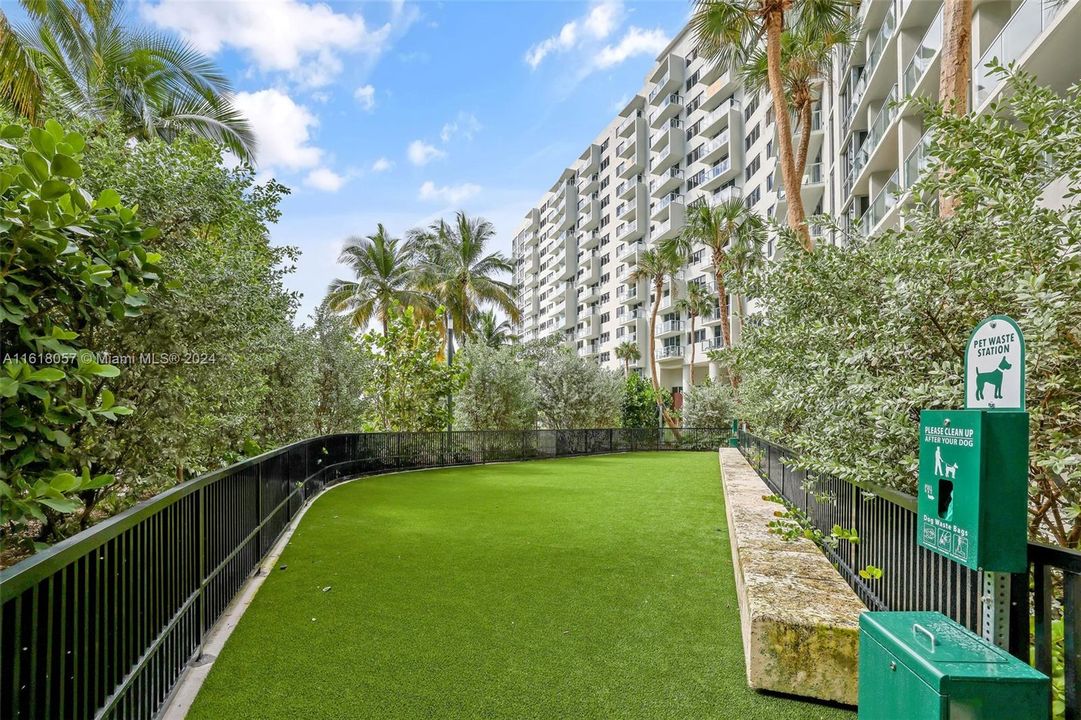 Active With Contract: $2,601 (1 beds, 2 baths, 1100 Square Feet)