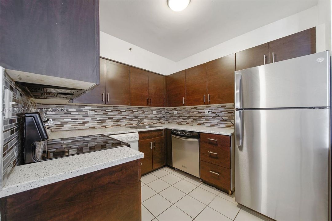 For Rent: $3,361 (2 beds, 2 baths, 1120 Square Feet)