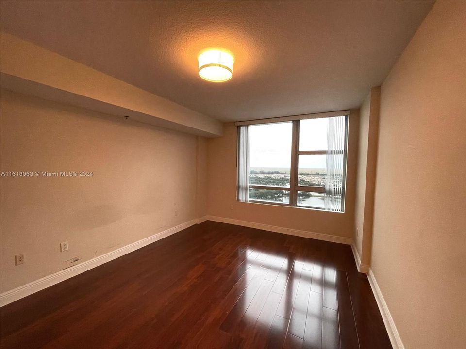 For Rent: $2,900 (2 beds, 2 baths, 1165 Square Feet)