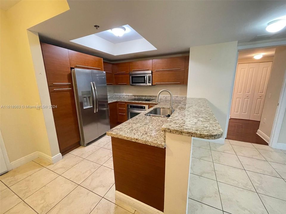 For Rent: $2,900 (2 beds, 2 baths, 1165 Square Feet)