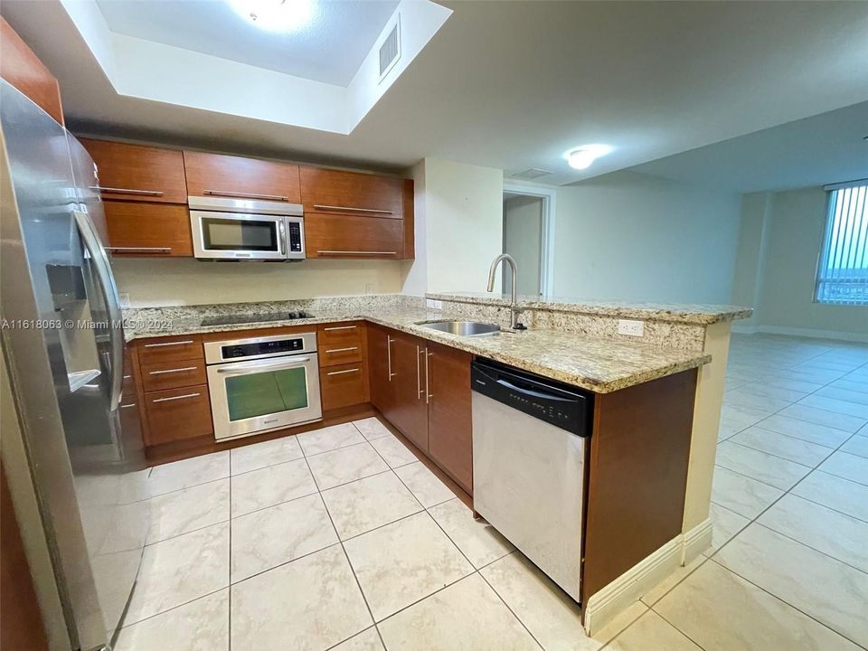 For Rent: $2,900 (2 beds, 2 baths, 1165 Square Feet)