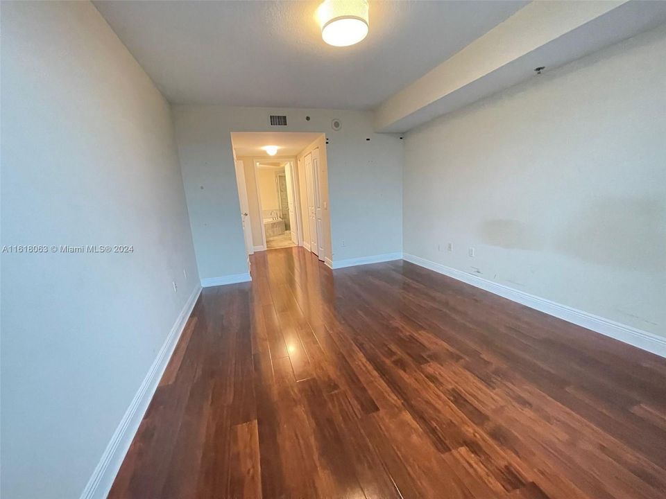 For Rent: $2,900 (2 beds, 2 baths, 1165 Square Feet)