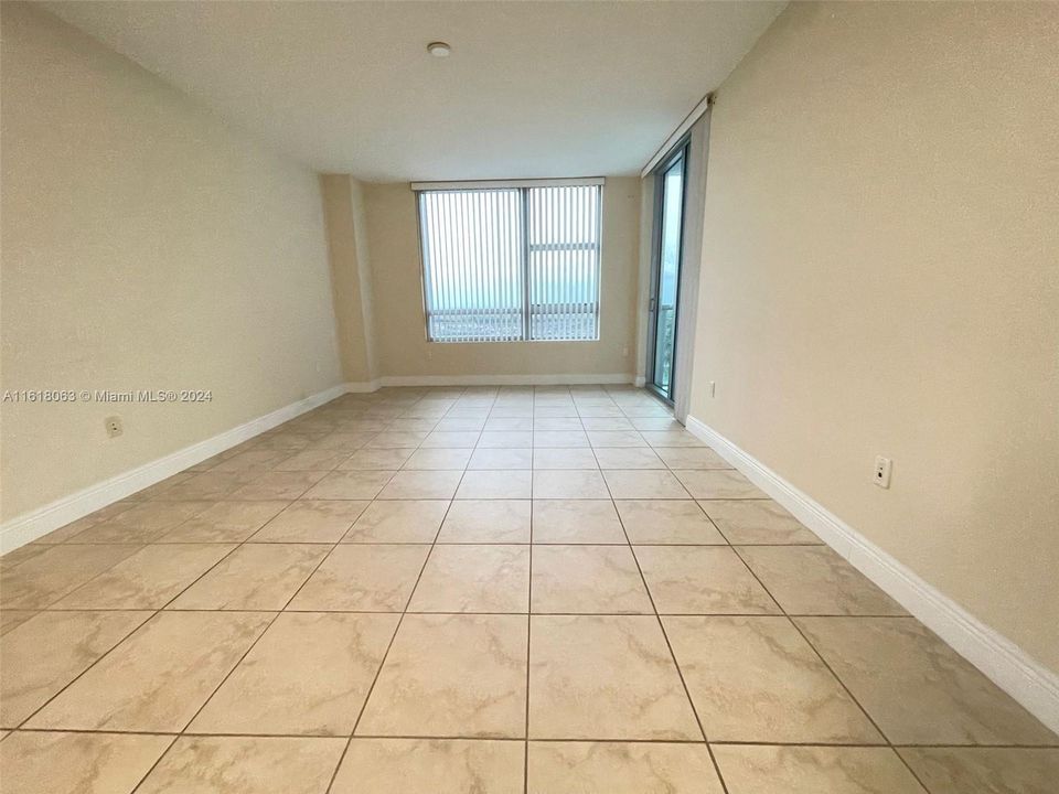 For Rent: $2,900 (2 beds, 2 baths, 1165 Square Feet)