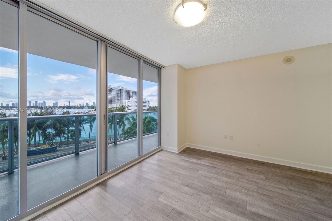 For Rent: $3,782 (1 beds, 1 baths, 865 Square Feet)