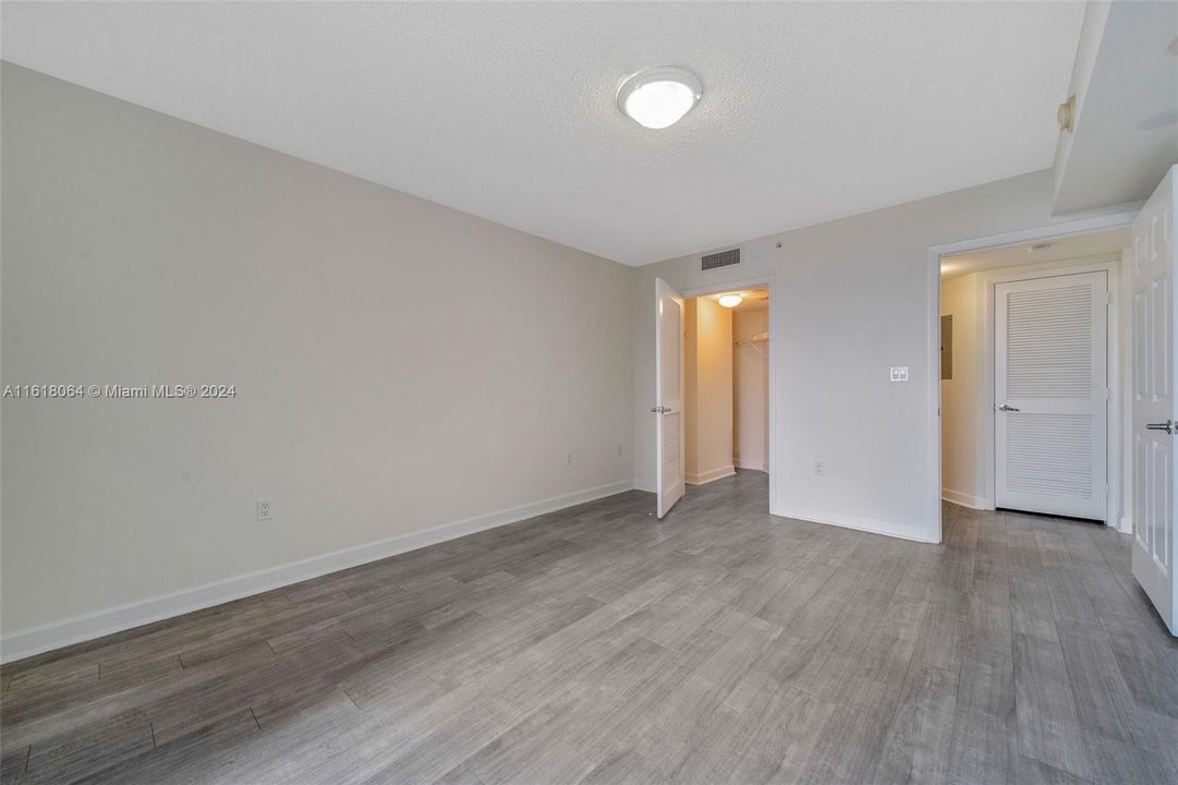 For Rent: $3,782 (1 beds, 1 baths, 865 Square Feet)