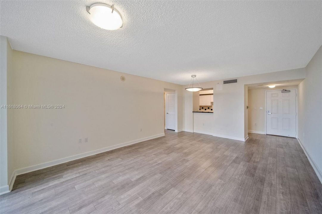 For Rent: $3,782 (1 beds, 1 baths, 865 Square Feet)