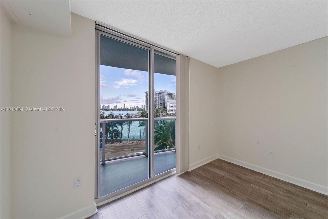 For Rent: $3,782 (1 beds, 1 baths, 865 Square Feet)