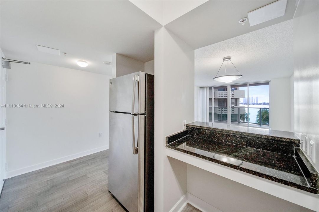 For Rent: $3,782 (1 beds, 1 baths, 865 Square Feet)