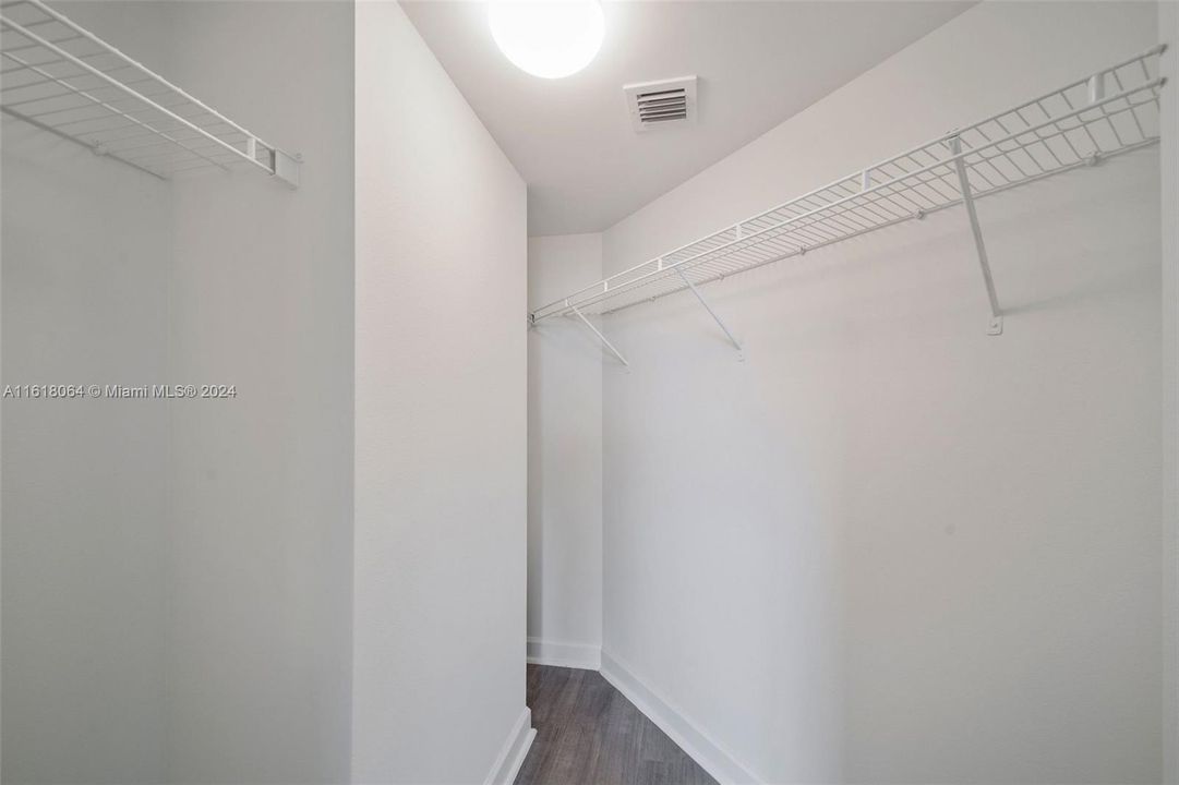 For Rent: $3,782 (1 beds, 1 baths, 865 Square Feet)