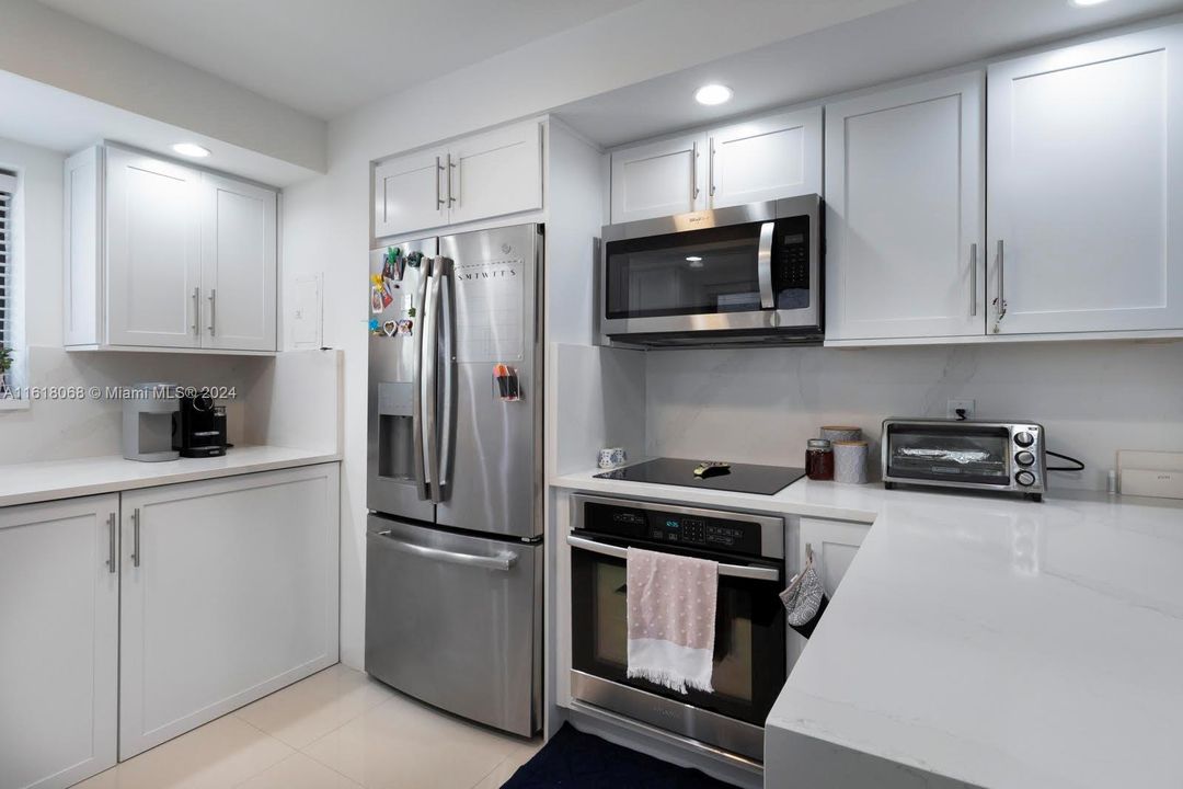 Recently Sold: $439,000 (2 beds, 1 baths, 703 Square Feet)