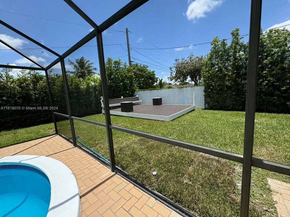 En Venta: $675,000 (4 camas, 3 baños, 1701 Pies cuadrados)