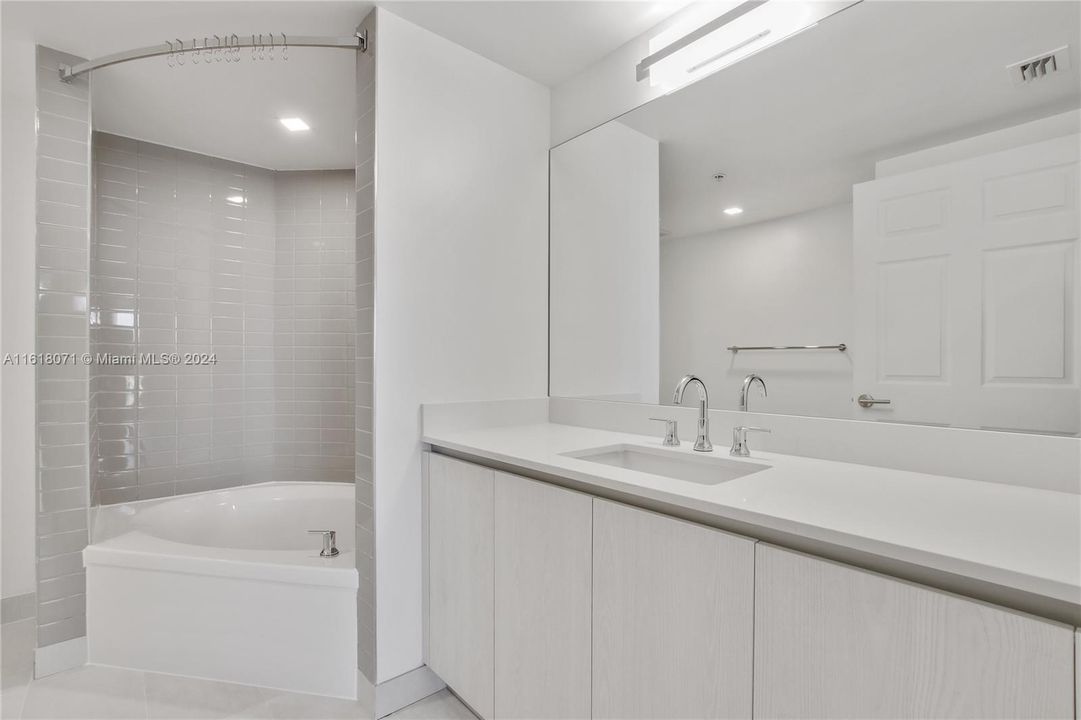 Active With Contract: $4,728 (2 beds, 2 baths, 1346 Square Feet)