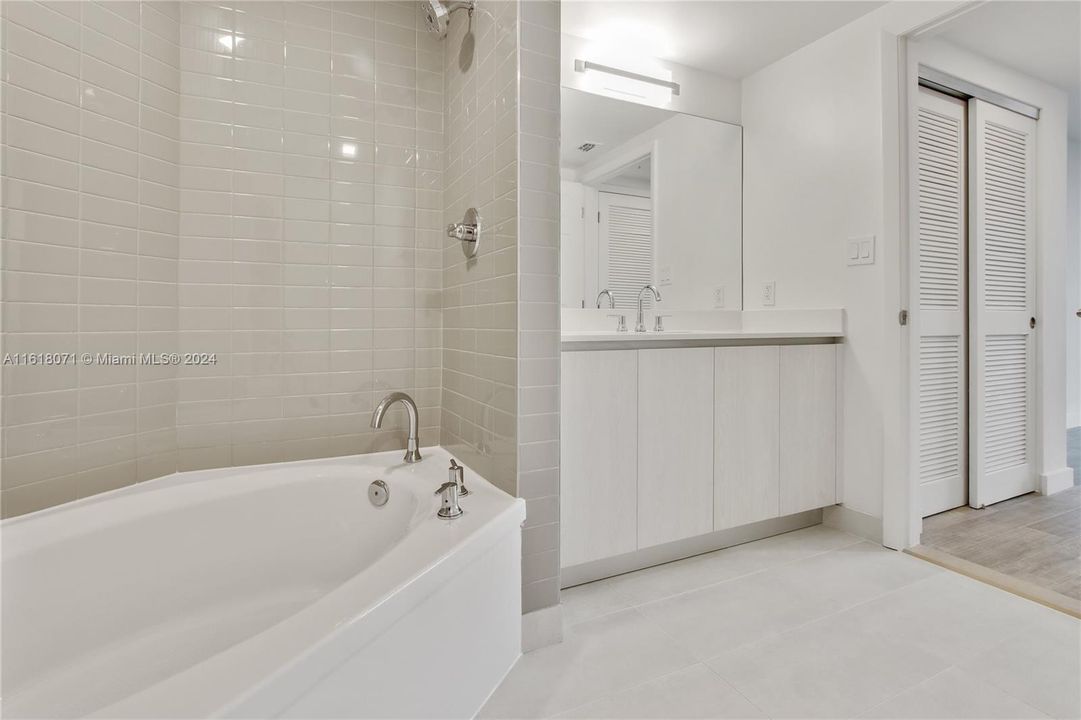 For Rent: $4,913 (2 beds, 2 baths, 1346 Square Feet)
