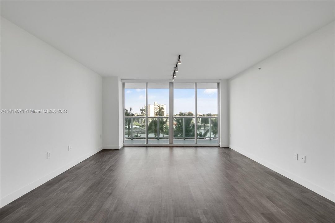 Active With Contract: $4,728 (2 beds, 2 baths, 1346 Square Feet)