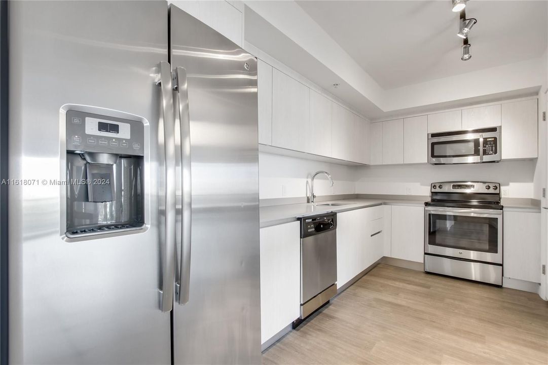 For Rent: $4,913 (2 beds, 2 baths, 1346 Square Feet)