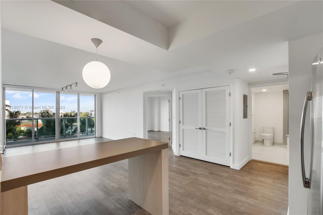 Active With Contract: $4,728 (2 beds, 2 baths, 1346 Square Feet)