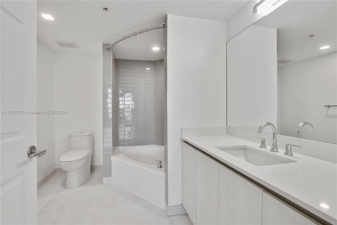 Active With Contract: $4,728 (2 beds, 2 baths, 1346 Square Feet)