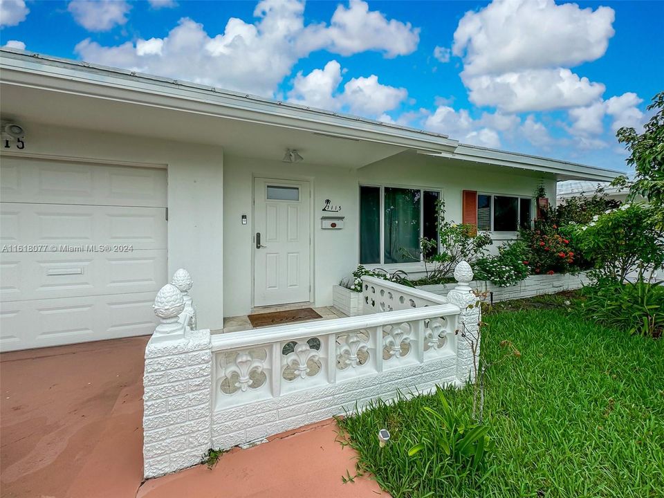 For Sale: $374,500 (2 beds, 2 baths, 1080 Square Feet)