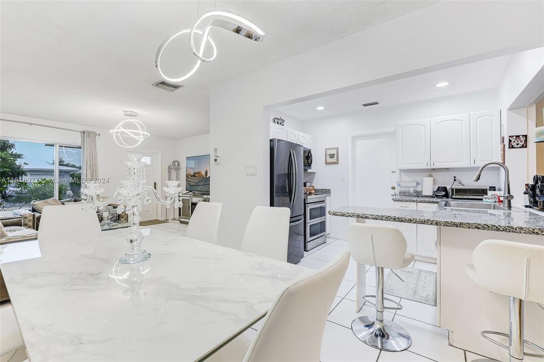 For Sale: $374,500 (2 beds, 2 baths, 1080 Square Feet)
