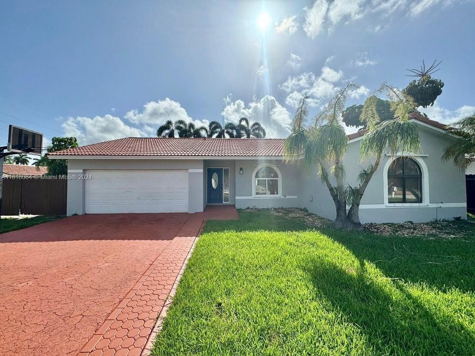 Recently Sold: $698,000 (4 beds, 3 baths, 1611 Square Feet)