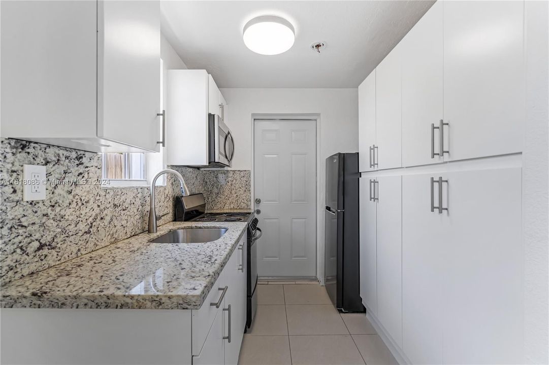 For Rent: $2,500 (2 beds, 2 baths, 2553 Square Feet)