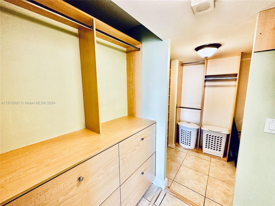 For Rent: $2,600 (2 beds, 2 baths, 1087 Square Feet)