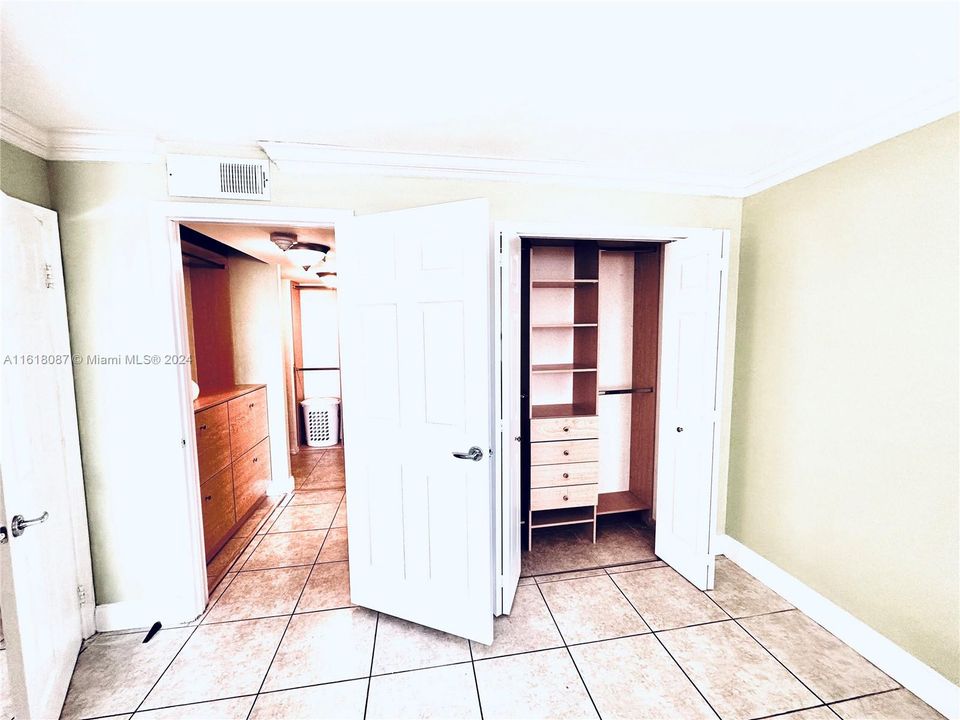 For Rent: $2,600 (2 beds, 2 baths, 1087 Square Feet)