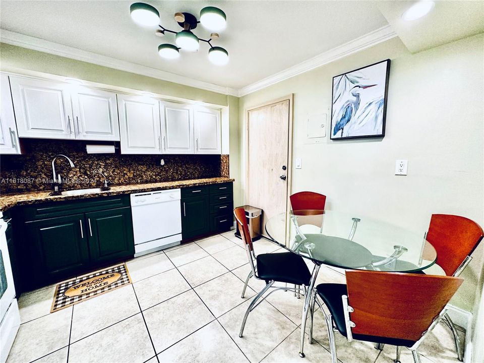 For Rent: $2,600 (2 beds, 2 baths, 1087 Square Feet)
