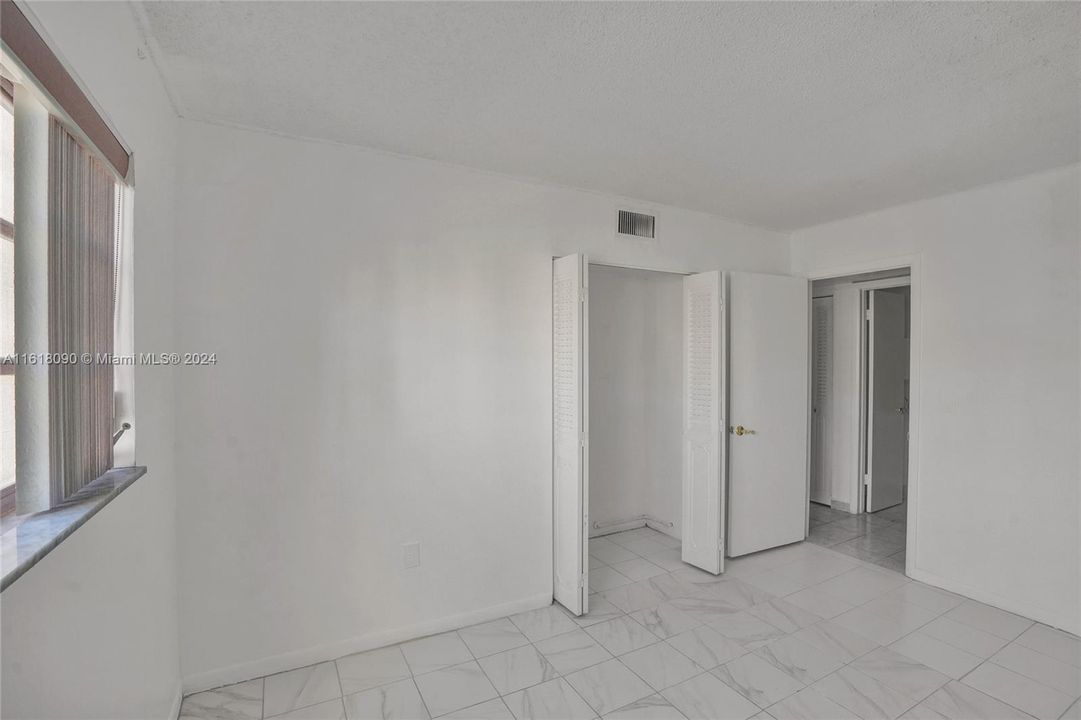 For Sale: $120,000 (2 beds, 2 baths, 975 Square Feet)