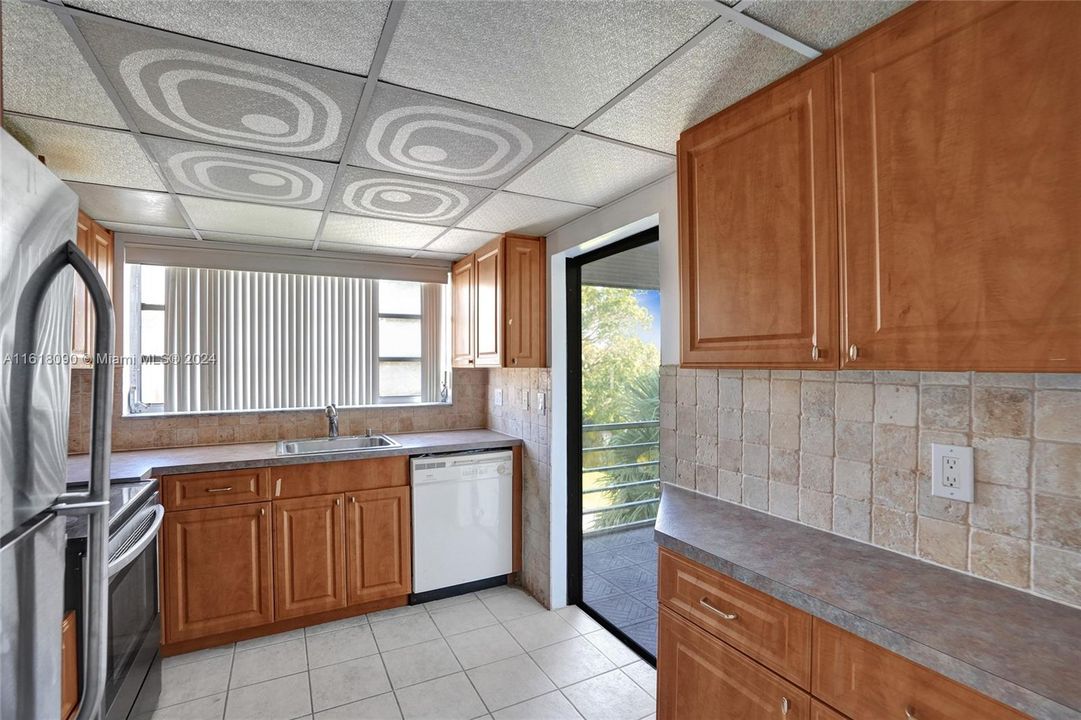 For Sale: $120,000 (2 beds, 2 baths, 975 Square Feet)