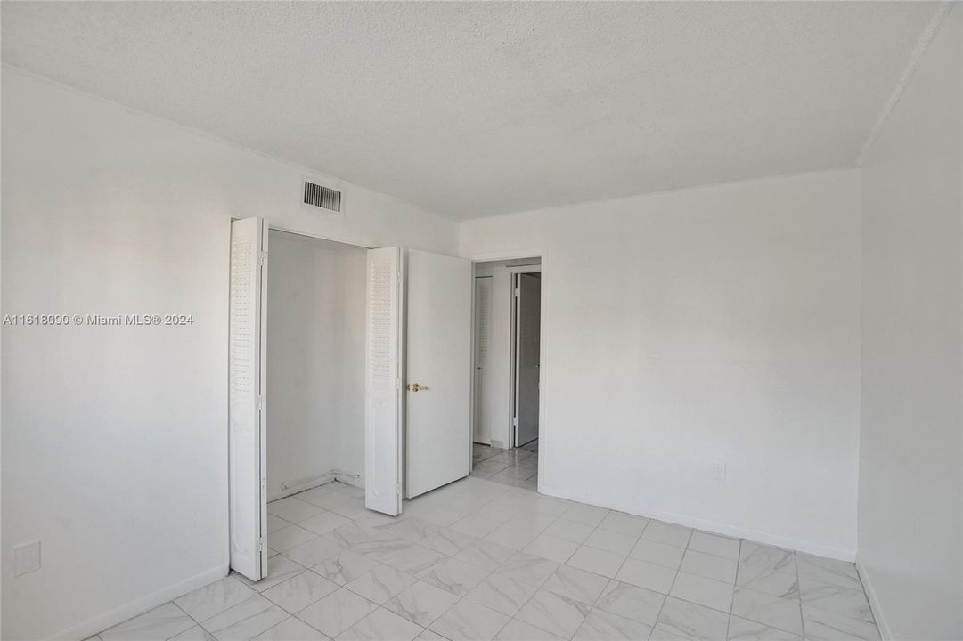 For Sale: $120,000 (2 beds, 2 baths, 975 Square Feet)