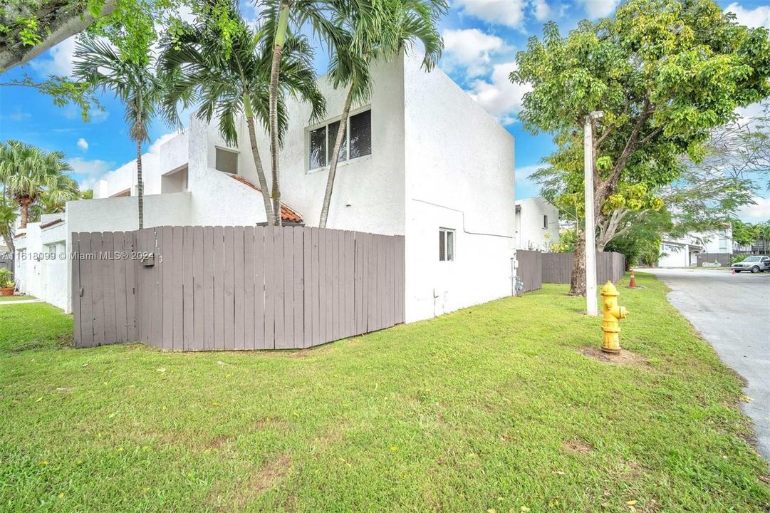 En Venta: $484,800 (3 camas, 2 baños, 1228 Pies cuadrados)