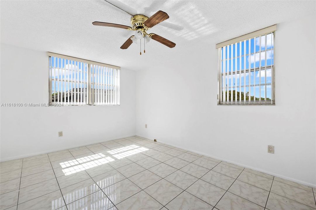 Active With Contract: $2,700 (3 beds, 2 baths, 1328 Square Feet)