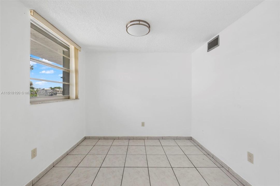 For Rent: $2,800 (3 beds, 2 baths, 1328 Square Feet)