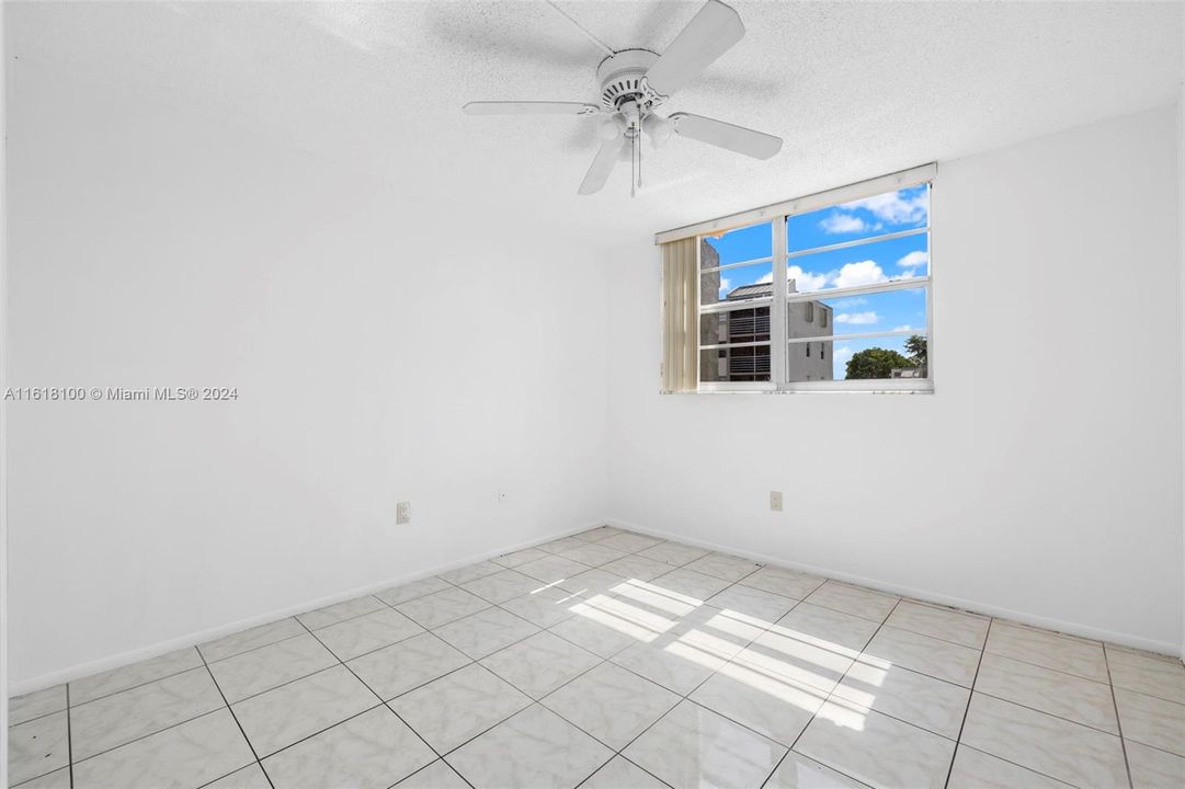 Active With Contract: $2,700 (3 beds, 2 baths, 1328 Square Feet)