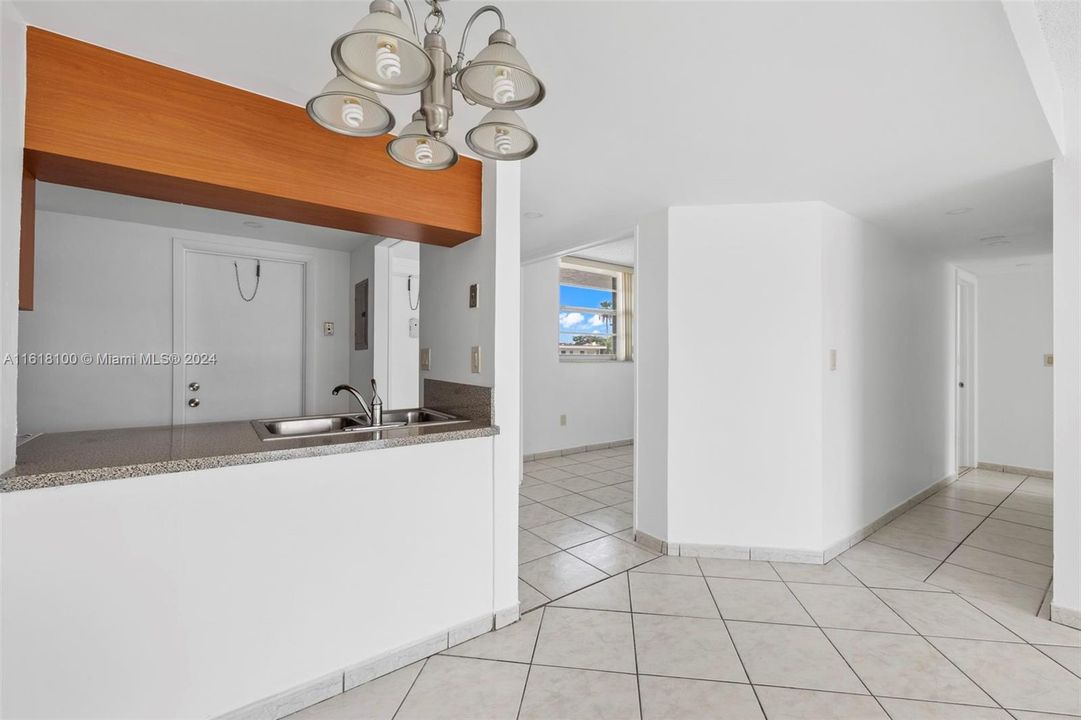 Active With Contract: $2,700 (3 beds, 2 baths, 1328 Square Feet)