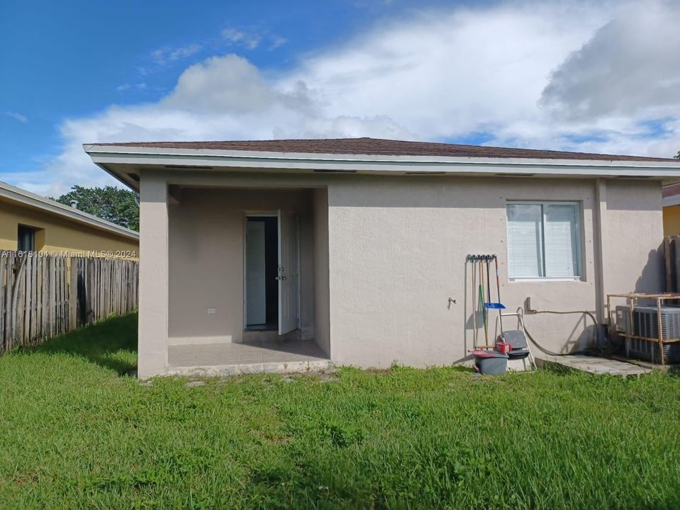 For Rent: $2,400 (3 beds, 2 baths, 1065 Square Feet)